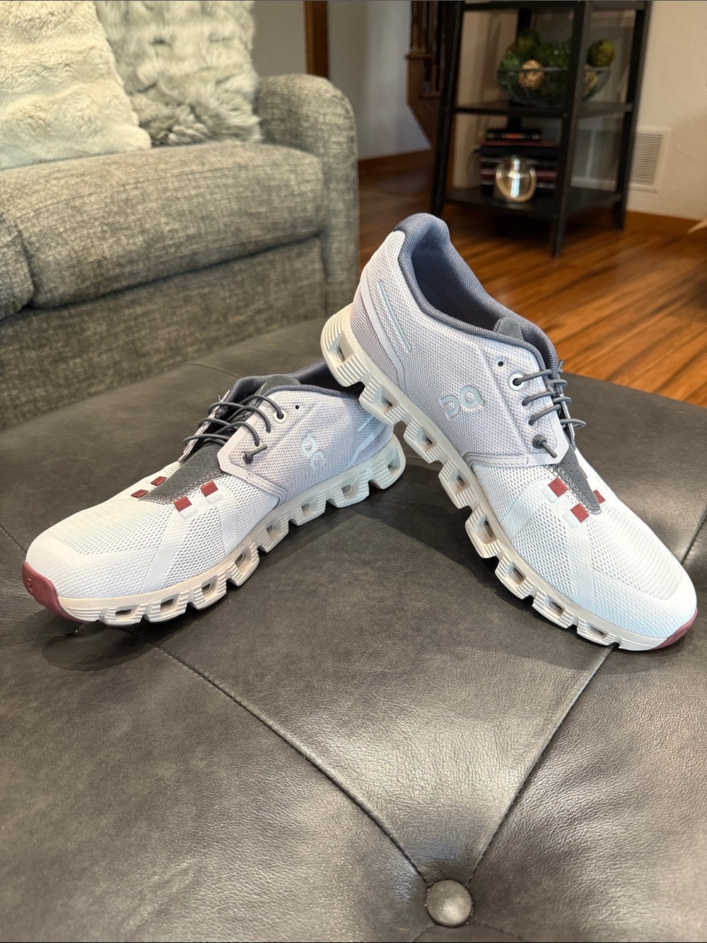 NWOT On Running Cloud Women’s Running Shoes in Light Gray Size US 10.5M
